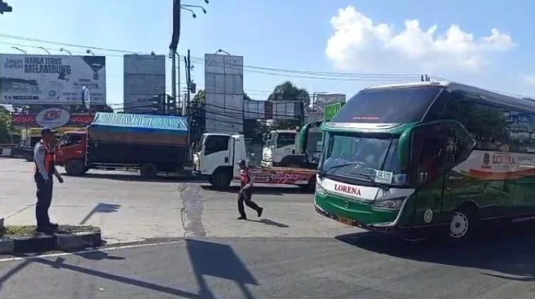 Bus AKAP Masih Putar Balik di Jalan Prof Hamka, Dishub Kota Semarang Turun Tangan