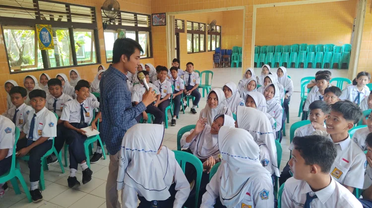 Dorong Peningkatan Literasi, PWI Rembang Gelar Kelas Jurnalistik di SMP N 1 Kaliori