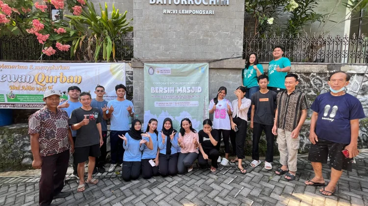 Front One HK Resort Semarang Tebar Kepedulian Lewat Bersih Masjid dan Jumat Berkah