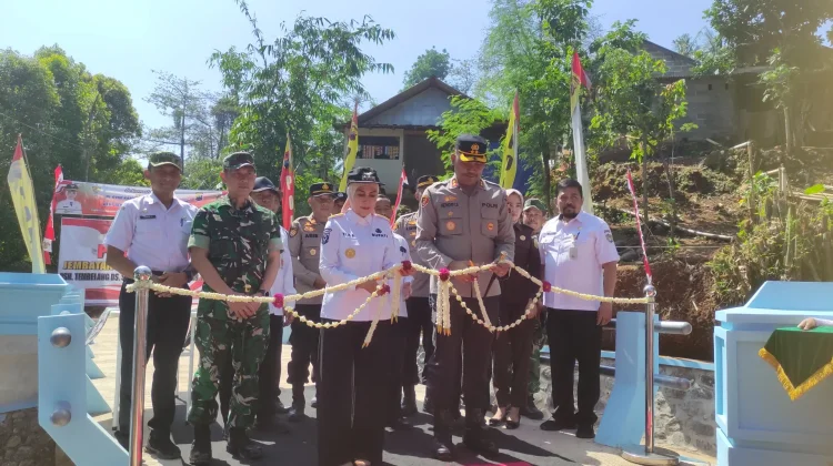 Warga Desa Sidodadi Patean Sambut Gembira Peresmian Jembatan Merah Putih Presisi