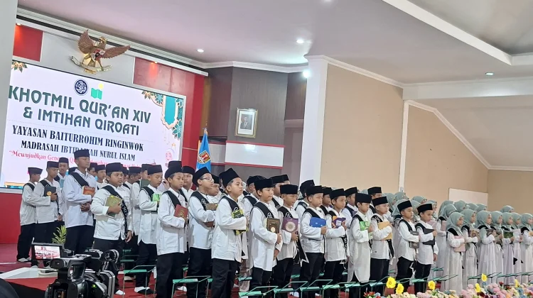 Ratusan Pelajar MIT Nuris Semarang Khatmil Qur’an, Cetak Generasi Qur’ani Indonesia