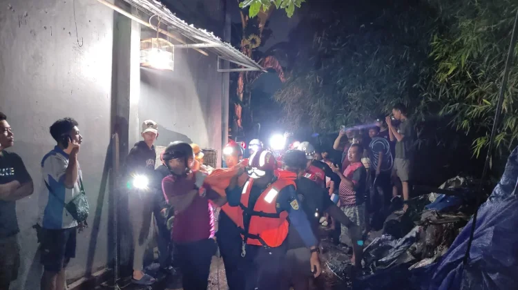 Banjir Semarang Sebabkan Dua Orang Meninggal Dunia