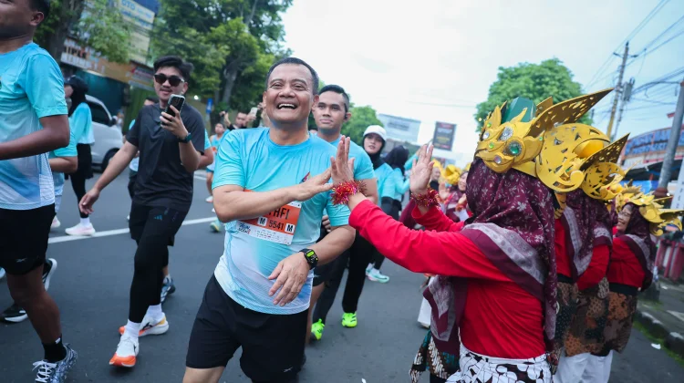 Tim Sorak Hebohkan Purwokerto Half Marathon 2026, Buat Pelari Terkesan
