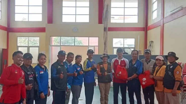 Respon Cepat, Wali Kota Salurkan Bantuan Korban Banjir Mangkang dan Purwoyoso