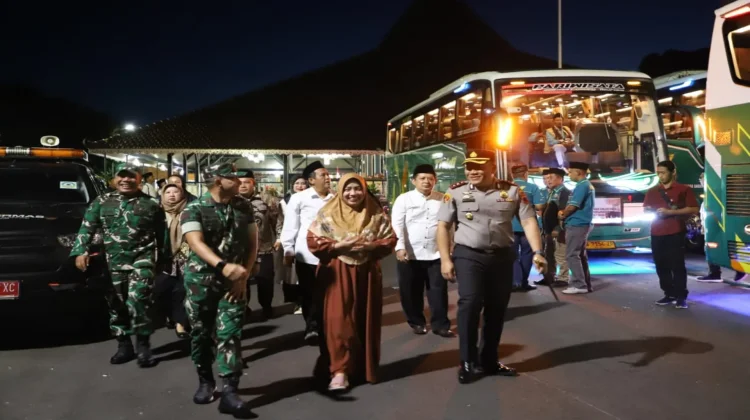 Ratusan Jemaah Haji Purworejo Kloter 24 Diberangkatkan menuju Embarkasi YIA