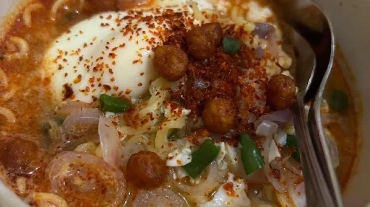Cara Membuat Kuah Mie Instan Rebus Lebih Gurih