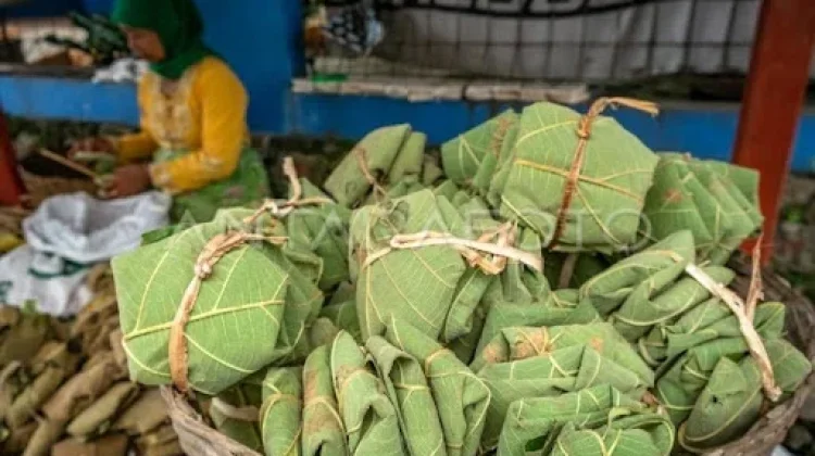 Tips Memilih Tempe Bungkus Daun Jati yang Segar