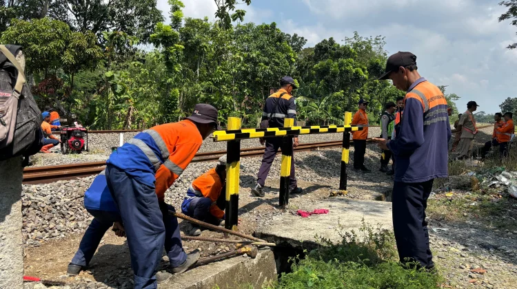 Demi Keselamatan, KAI Semarang Tutup Perlintasan Sebidang Tanpa Penjagaan
