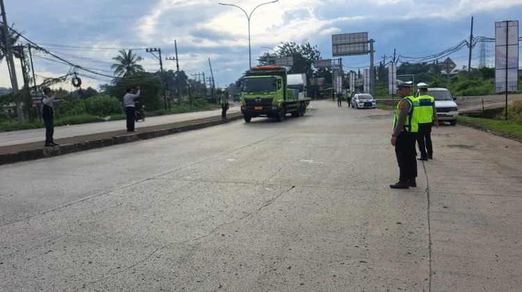 Tekan Fatalitas Kecelakaan, Satlantas Batang Intens Arahkan Sumbu 3 Masuk Tol