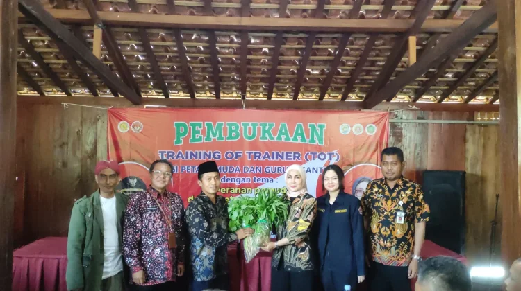 Karang Taruna Kendal Gerakkan Pertanian Terpadu kepada Petani Milenial