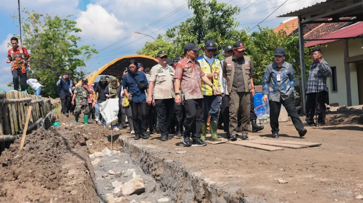Tanggul Plumbon Jebol, Pemprov Jateng Siapkan Penanganan Darurat-Pelebaran Sunga