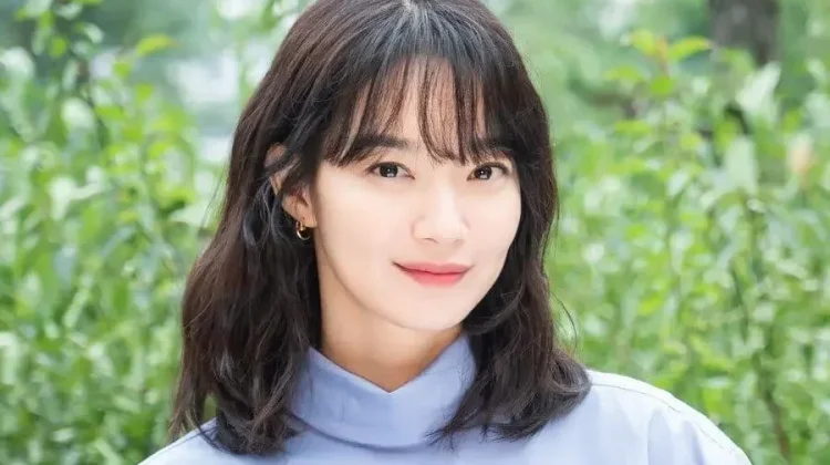 Shin Min Ah akan Perankan Dua Tokoh dalam Film Korea Terbaru 'The Eyes'.