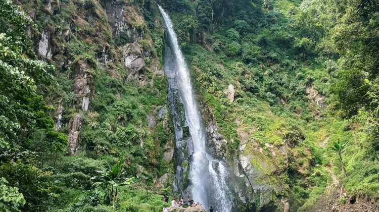 Eksotisme Curug Lawe Benowo di Lereng Gunung Ungaran