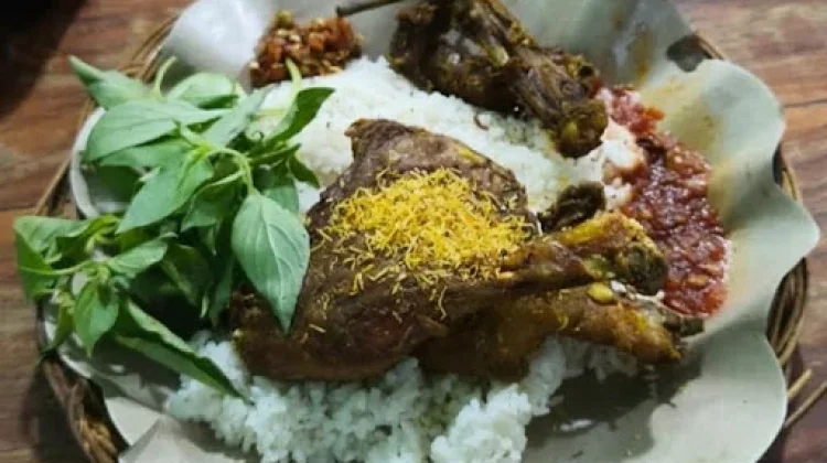 Nikmatnya Nasi Bebek Goreng dengan Sambal Lalapan Kemangi