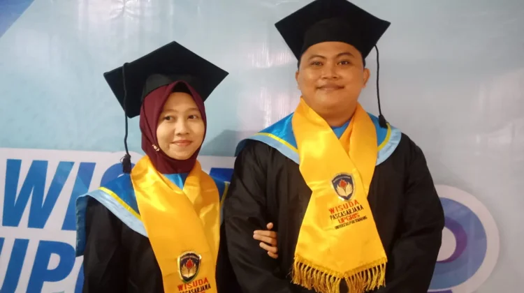 Diwisuda Bareng, Pasutri Warnai Momen Wisuda UPGRIS ke-83
