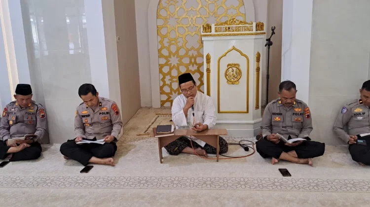 Binrohtal Jelang Iduladha, Polres Batang Perkuat Mental dan Spiritual Personel