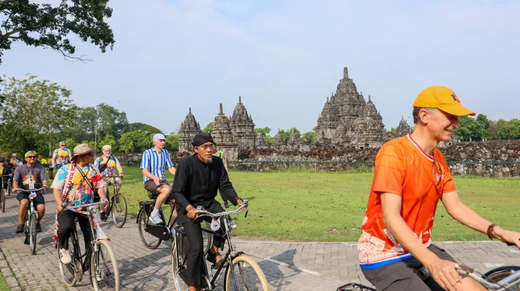 Dubes Belanda - Jerman Rekomendasikan Gowes ke Prambanan, Terpikat Keramahan Warga