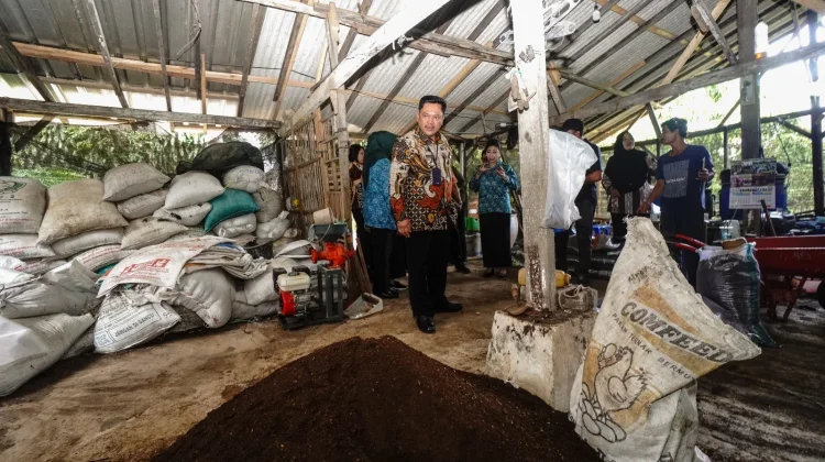Wujudkan Pangan Mandiri, Sendi Laras Salatiga Ajak Warga Bertani dari Rumah