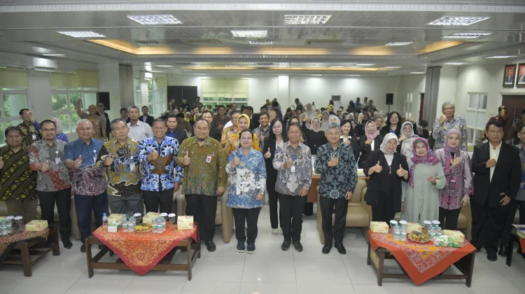 Pelantikan ISEI, Wali Kota Semarang Ajak Akademisi Kawal Program Waras Ekonomi