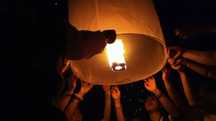 Puncak Perayaan Waisak 2570 Buddhis Era, Ribuan Lampion Terangi Candi Borobudur