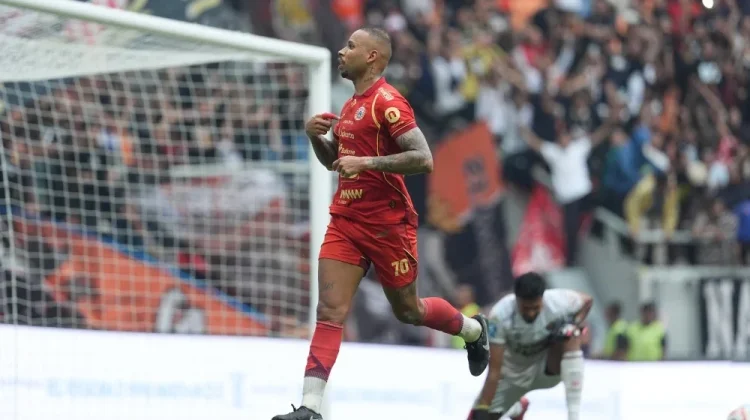 Tutup Kompetisi, Persija Kalahkan Semen Padang 3-0