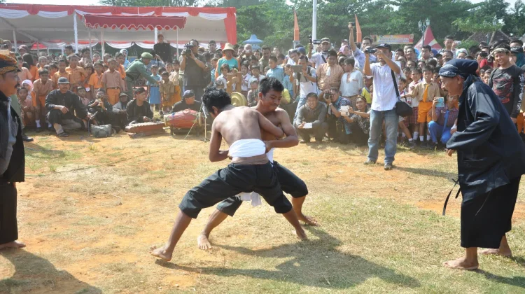 Pathol Sarang, Gulat Tradisional Khas Rembang