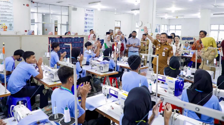 Warga Miskin-Difabel di Jateng Dilatih dan Disalurkan Kerja Gratis