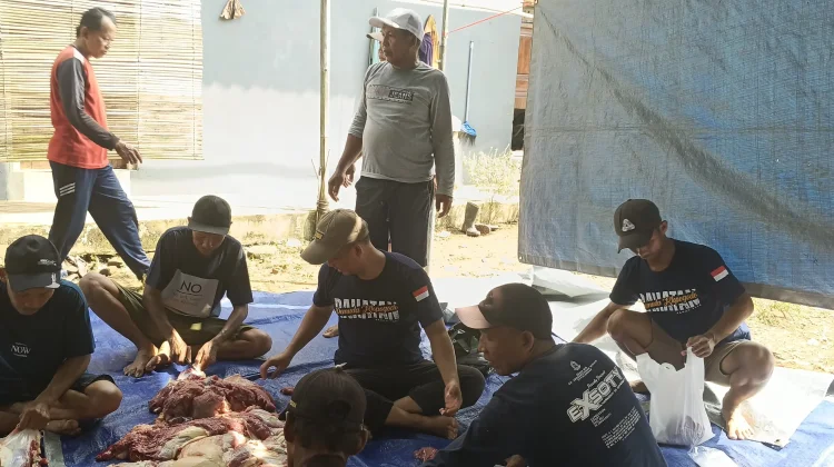 Semangat Gotong Royong Warnai Penyembelihan Kurban Masjid Jami Ar-Rohman Batang