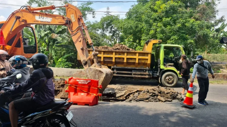 Jalan Rusak di Semarang Barat hingga Ngaliyan Mulai Diperbaiki Bertahap