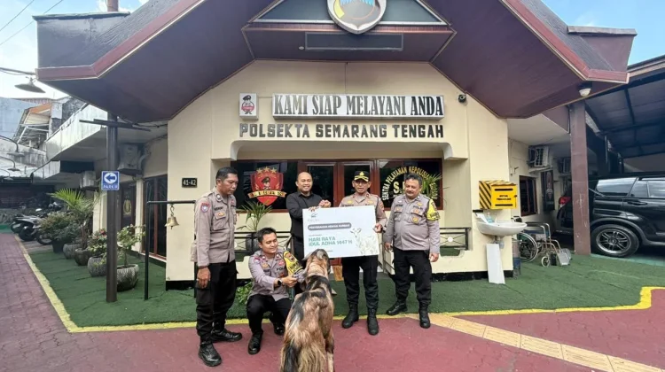 Wujud Kepedulian Sosial, Hotel Ciputra Semarang Salurkan Kurban untuk Warga