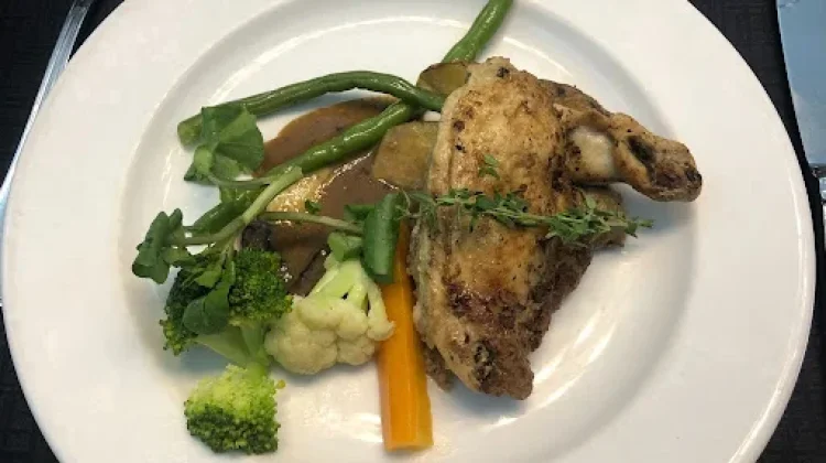 Nikmatnya Main Course Steak Dengan Sausage Mushroom