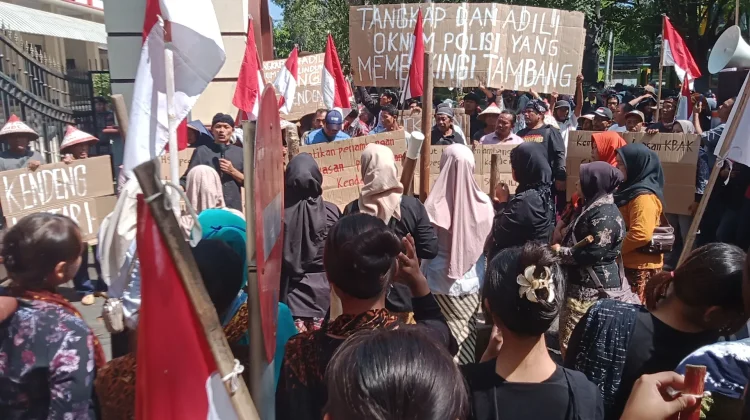 Hari Anti Tambang, Warga Desak Kembalikan Kars Sukolilo