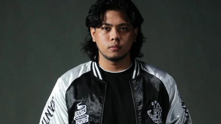 Berawal dari Media Sosial, Ezzrin Hanuzi Hadirkan Single “Berbeda”