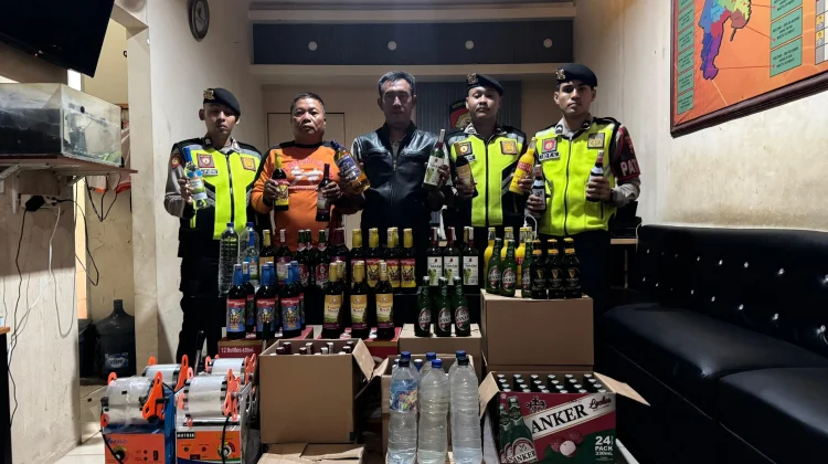 Polisi Sita Ratusan Botol Miras dan Mesin Pres dalam Operasi di Demak
