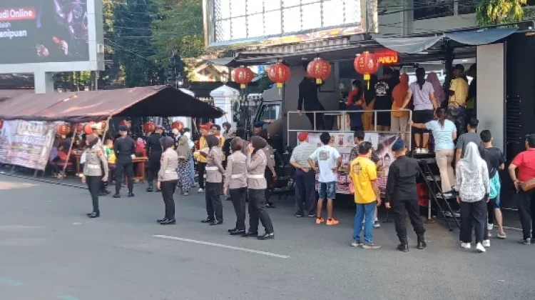 Kolaborasi Waisak Hadirkan Warung Makan Gratis