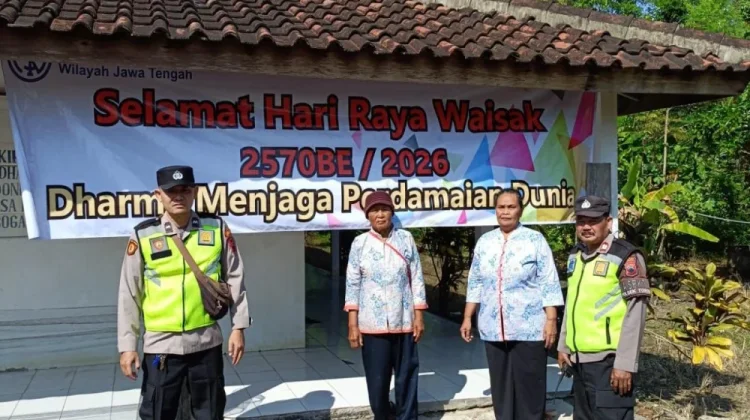 Polsek Toroh Amankan Perayaan Hari Raya Waisak di Vihara Vimalakirti