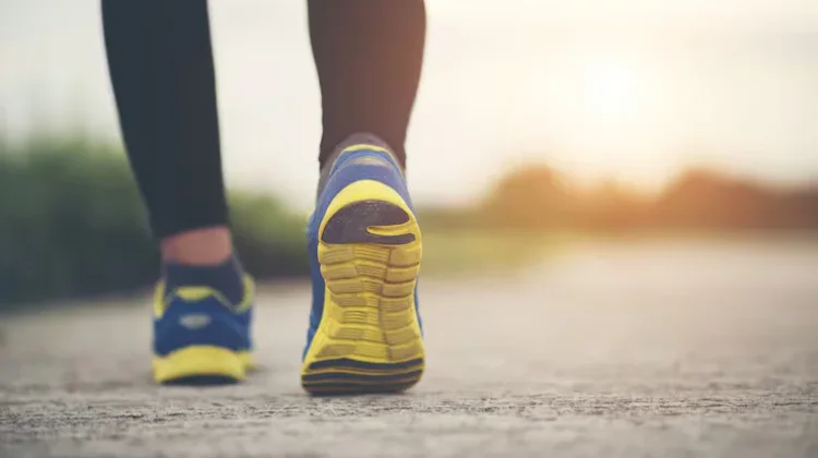 Tren Silent Walking, Jalan Kaki tanpa Gadget
