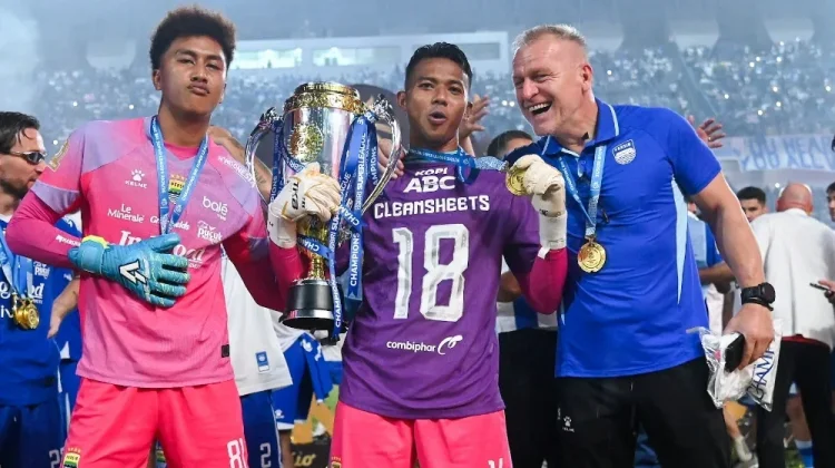 Antar Persib Juara, Teja Paku Alam Pecahkan Rekor 18 Clean Sheet