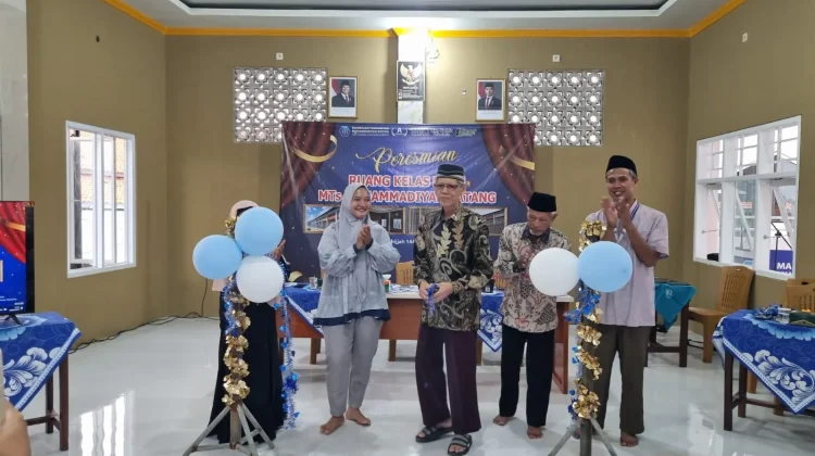 Milad ke-117 Muhammadiyah, MTs Muhammadiyah Batang Resmikan Tiga Ruang Kelas Baru