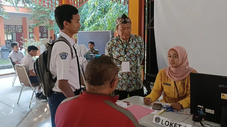 Hindari Kepadatan Pendaftar, SMA 1 Batang Terapkan Sistem Antrean