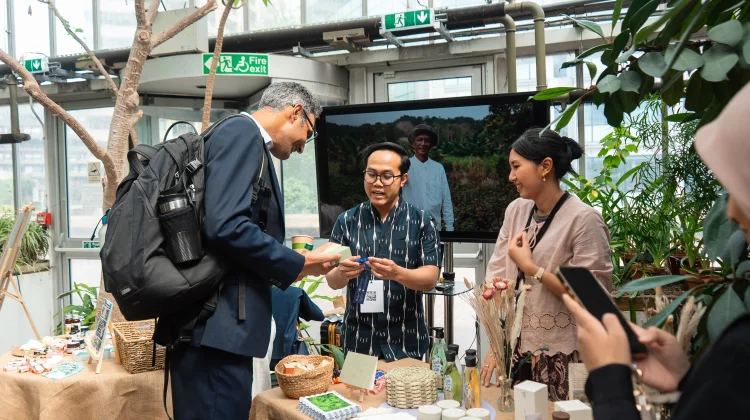 ParagonCorp Angkat Kisah Petani Nilam Sulawesi di Forum Global London