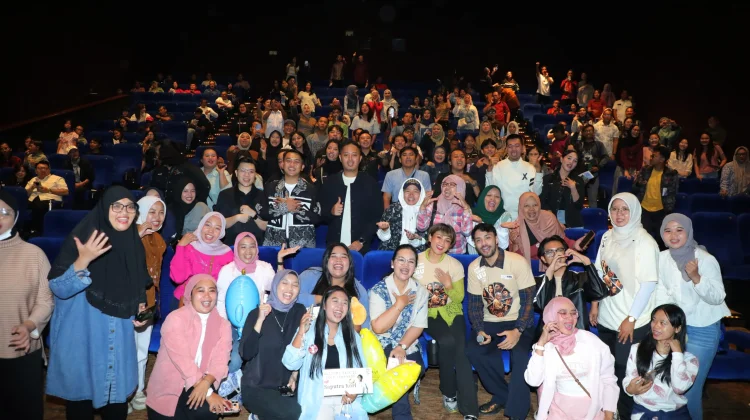 Tangis Haru Warnai Nobar Film 'Jangan Buang Ibu' Bersama Wali Kota Semarang