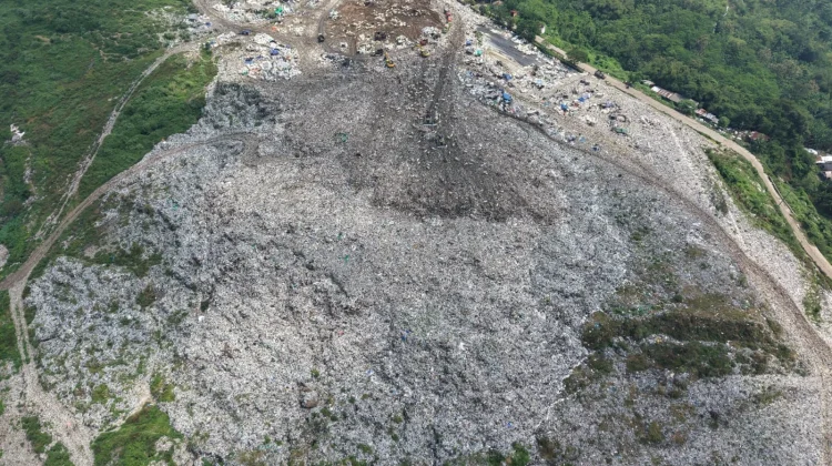 Cegah Kebakaran Saat Kemarau, Pendinginan TPA di Semarang Dilakukan 2 Hari Sekali