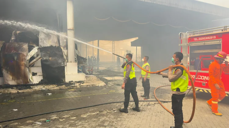 Kebakaran PT Dua Putra Hanguskan 70 % Pabrik