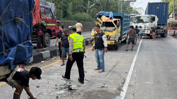 Olah TKP Kecelakaan Lalu Lintas di JLS Salatiga, Satu Orang Terluka