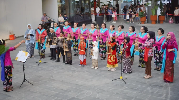 Melodi Angklung Nusantara Getarkan Kota Semarang