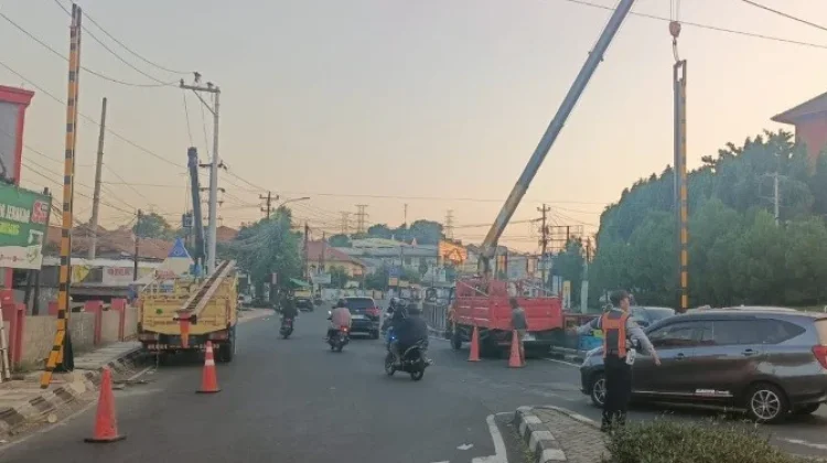 Kembali Rusak, Portal Pembatas di Simpang Jrakah Dipasang Lagi