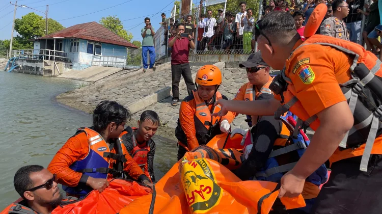 Niat Menolong Rekan yang Terpeleset, Pemancing Ikut Hanyut di Sungai Kalijajar