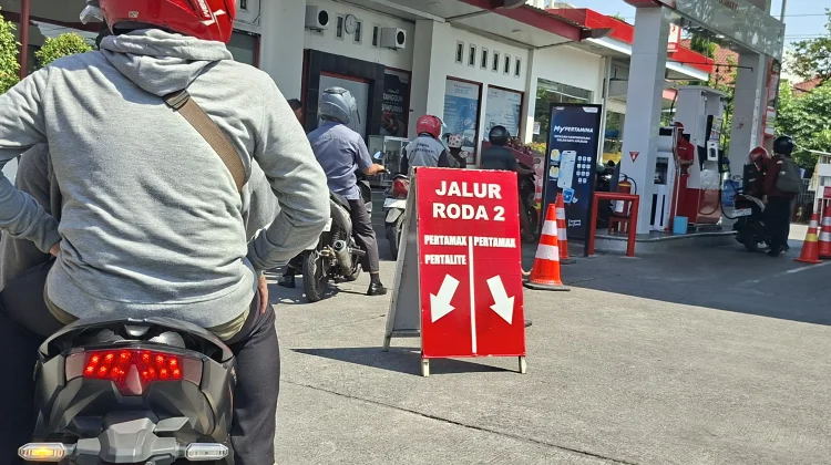 Halo RRI: Harga Pertamax Naik, Warga Terpaksa Beralih ke BBM Subsidi