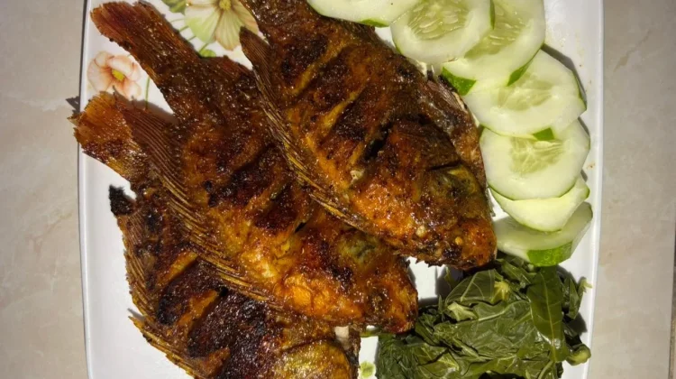 Lalapan yang Cocok dengan Ikan Bakar